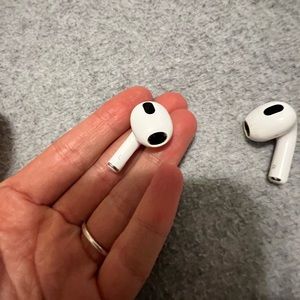 Apple AirPods Gen 3